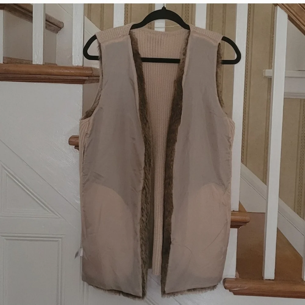 LIZ CLAIBORNE Knit Faux Fur Tan Sweater Vest Size Medium - Picture 5 of 6